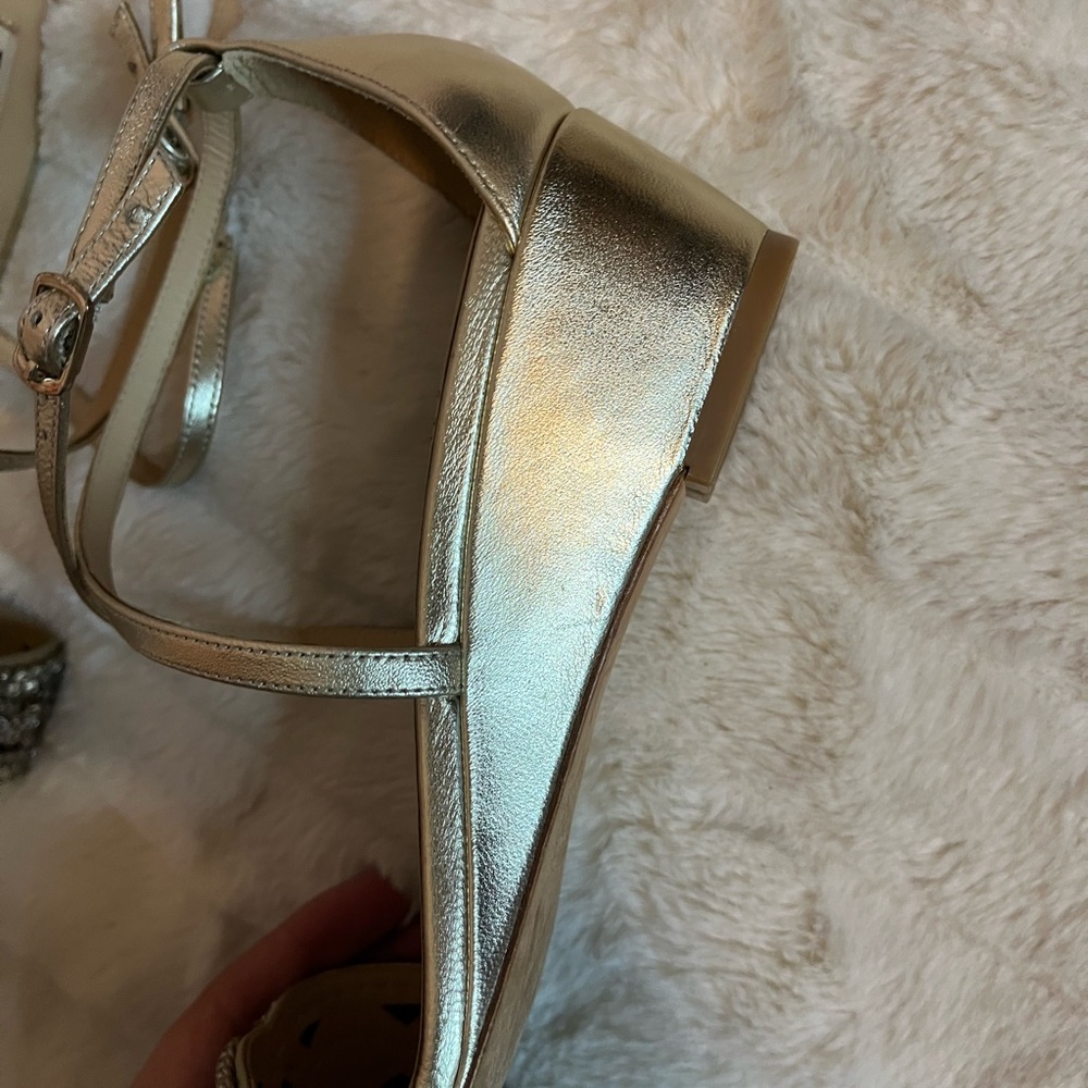 Badgley Mischka Women 7 Gold Leather Jeweled Wedge Strappy Dressy NYE Event Heel - Picture 3 of 11
